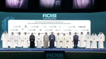 قمّة أبوظبي للبنية التحتية تستقطب 6000 مشارك في يومها الأول